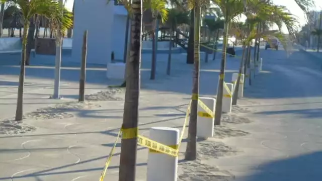 Ambos malecones del Puerto de Progreso cierran los sábados y domingos, pero sus restaurantes y accesos vehiculares siguen laborando