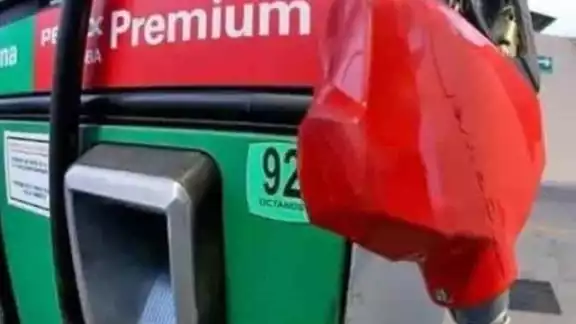 El funcionario de la Profeco denuncia a la empresa Combustible BP ubicada en Ciudad del Carmen por vender la gasolina Prémium a 22.45 centavos por litro El funcionario de la Profeco denuncia a la empresa Combustible BP ubicada en Ciudad del Carmen por vender la gasolina Prémium a 22.45 centavos por litro