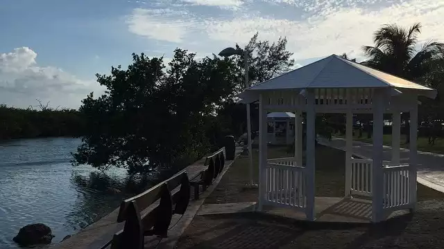 El canal Sigfrido y el puente Calinda, son los testigos de la armonía que se encuentra en este recinto