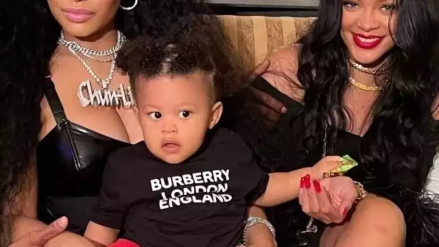 Las cantantes son buenas amigas