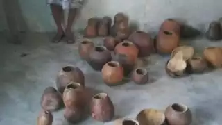 La artesana de Ukum, Victoria Uc de 83 años, todavía comercializa productos como las jícaras