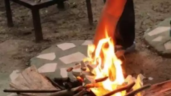 Los restauranteros en Ciudad Juárez han tenido que adaptarse y cocinar con leña o carbón