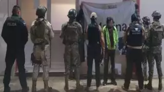 Fiscalía realiza doble cateo en Ciudad del Carmen; hay un detenido y aseguramiento de drogas