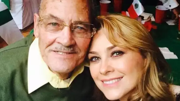 Aracely Arámbula tenía una gran relación con su padre. Foto: Especial Aracely Arámbula tenía una gran relación con su padre. Foto: Especial