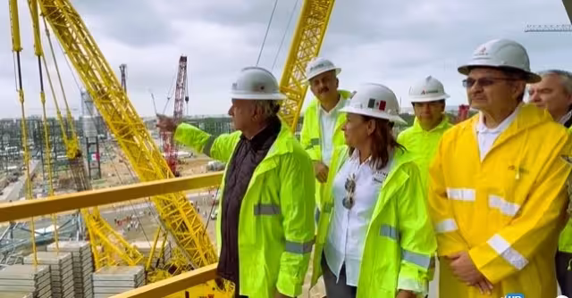 El presidente estuvi acompañado de la secretaria de Energía, Rocío Nahle; el director de Pemex, Octavio Romero Oropeza; y del gobernador de Tabasco, Carlos Merino. Foto: Captura de pantalla