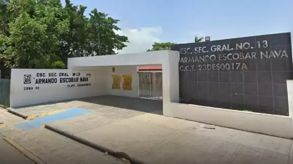 Al momento de la desaparición la adolescente llevaba un uniforme de la escuela secundaria Armando Escobar Nava Al momento de la desaparición la adolescente llevaba un uniforme de la escuela secundaria Armando Escobar Nava
