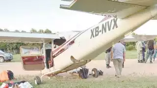 Al llegar autoridades al lugar de los hechos se encontraron a dos hombres que estaban dentro del avión, los cuales fueron detenidos y permanecen bajo custodia