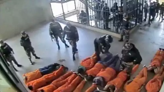 Los policías tuvieron que controlar la situación dentro del penal Los policías tuvieron que controlar la situación dentro del penal