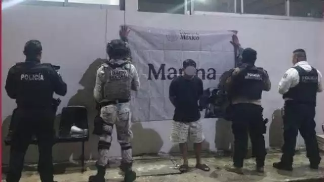 Operativo nocturno en la colonia Manigua dejó un detenido y presunta droga asegurada.