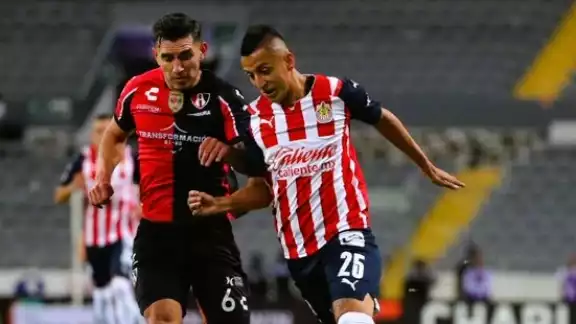 Robertp Álvarado fue quien anotó el gol de Chivas. Foto: Twitter @Chivas Robertp Álvarado fue quien anotó el gol de Chivas. Foto: Twitter @Chivas