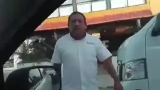 El conductor se paró en plena avenida para amenazar a un compañero de oficio