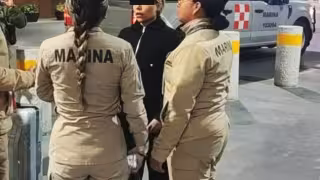 Elementos de la Marina detienen a mujer extranjera y aseguran cocaína en el Aeropuerto Internacional de la CDMX