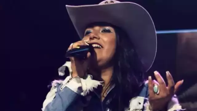 Cantante Ivana Arellano muere en accidente automovilístico