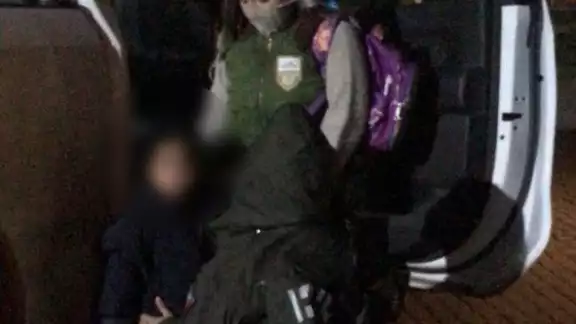 Rescatan a niña migrante de dos hombres ebrios en Ciudad Juárez, Chihuahua Rescatan a niña migrante de dos hombres ebrios en Ciudad Juárez, Chihuahua