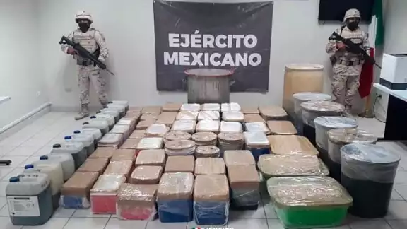 Guardia Nacional asegura posible metanfetamina y cocaína en Sonora Guardia Nacional asegura posible metanfetamina y cocaína en Sonora