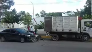 Los empleados de limpieza de calles de Playa del Carmen resultaron con lesiones tras el accidente