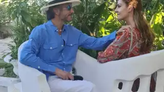 La pareja aprovechó para tomarse una foto en los tradicionales confidentes, los cuales se ubican en todo Yucatán
