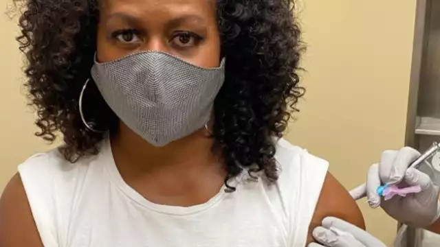 Recibe vacuna contra Covid-19