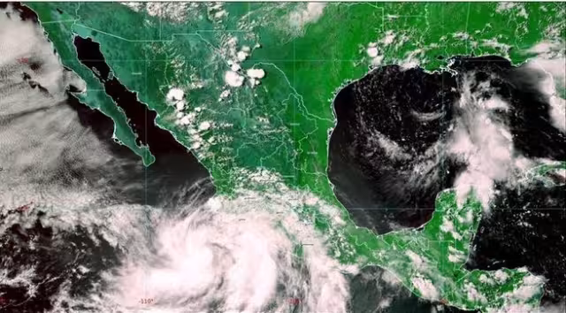 Las bandas nubosas de Enrique producen lluvias de "intensas a extraordinarias" sobre el occidente y sur de México