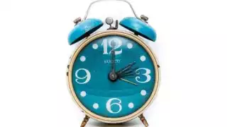 Se recomienda atrasar el reloj una hora antes de dormir. Foto: Internet