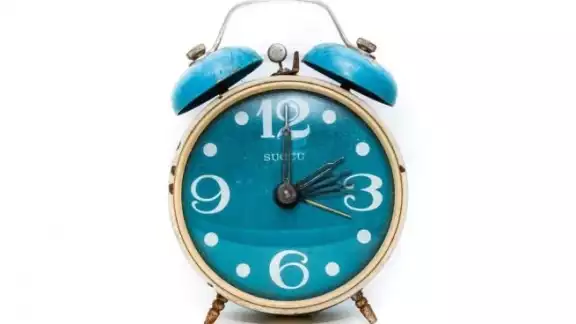 Se recomienda atrasar el reloj una hora antes de dormir. Foto: Internet Se recomienda atrasar el reloj una hora antes de dormir. Foto: Internet