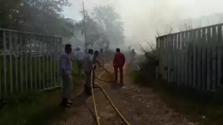 Una explosión  en una toma clandestina de un ducto de Petróleos Mexicanos (Pemex) dejó como saldo dos camionetas calcinadas