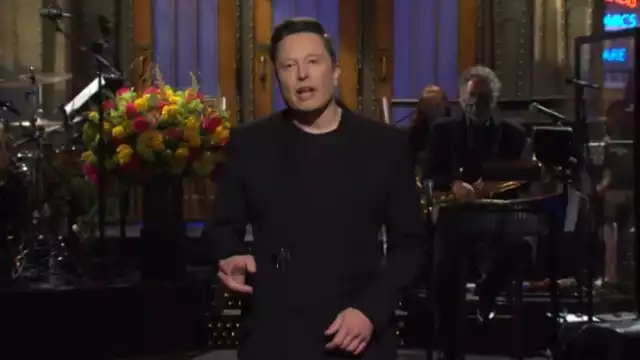 Elon Musk arremete contra Apple por retirar la publicidad de Twitter