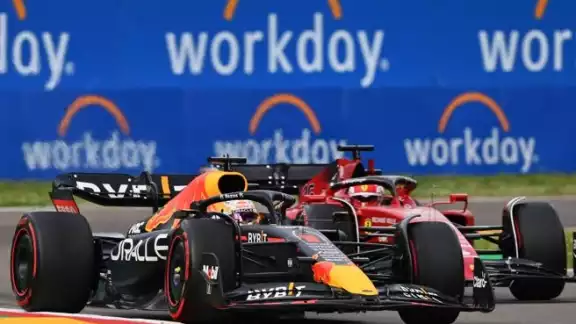 Checo Pérez sigue adelante en la cmpetencia Checo Pérez sigue adelante en la cmpetencia