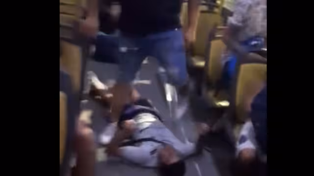 El hombre golpeó al acosador