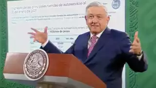 En la reunión también estuvieron presentes Marcelo Ebrard y Tatiana Clouthier, Esteban Moctezuma Barragán y Roberto Velasco