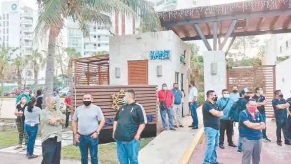 Los trabajadores señalaron que les habían prometido pagarles en noviembre, lo que no ocurrió
