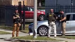 Se reportan disparos contra oficiales desde la vivienda