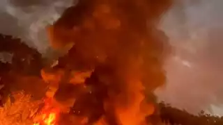 Durante la tarde de ayer, pobladores se percataron de un fuerte olor a quemado; el incendio alcanzó varios metros de altura