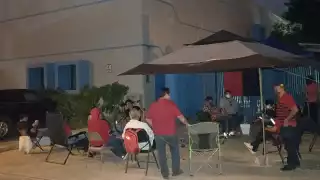Los trabajadores se manifestaron inicialmente  a las puertas del edificio CT Buenavista