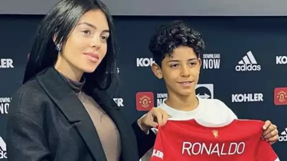 Los “Red Devils” fichan al hijo del seleccionado luso; jugará en las categorías inferiores del equipo Los “Red Devils” fichan al hijo del seleccionado luso; jugará en las categorías inferiores del equipo