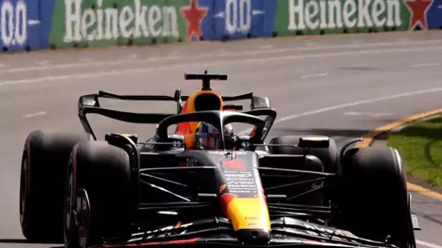 El bicampeón Max Verstappen fue el más rápido en la primera práctica del GP de Australia, seguido por Hamilton y 'Checo' Pérez
