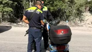 Joven motociclista resulta herida tras ser impactada por una camioneta en Tulum