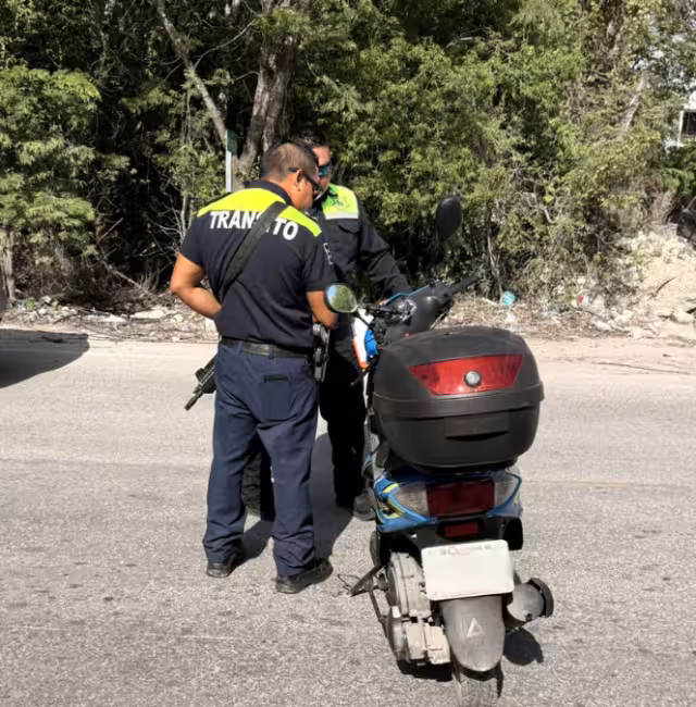 La mujer presentó signos de dolor en brazos y extremidades, por lo que fue trasladada al hospital
