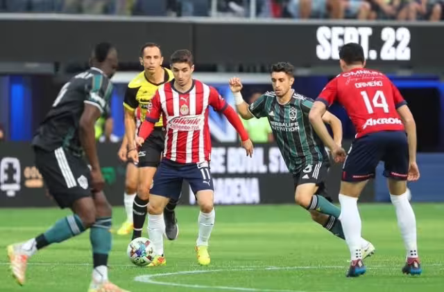 Los jugadores de las Chivas no logran conectar con el gol desde hace varias semanas. Foto: @Chivas