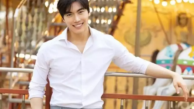 El joven se ha convertido en un modelo y viajero, por lo que ha visitado 35 países y contando