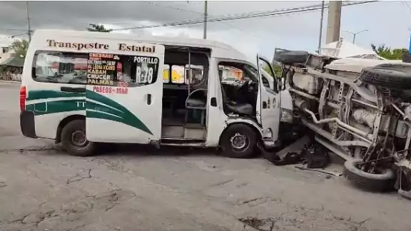 Del impacto, los dos conductores fueron trasladados al hospital