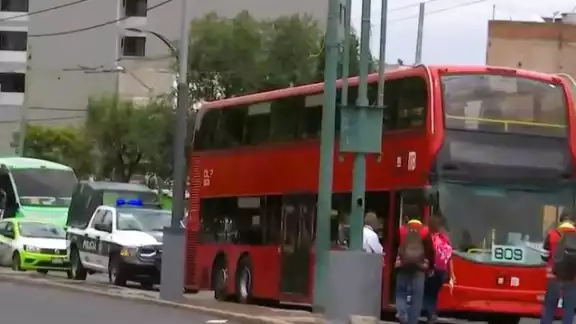 El Metrobús se quedó sin servicio tras el accidente. Foto: Especial