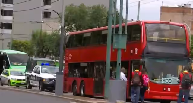 El Metrobús se quedó sin servicio tras el accidente. Foto: Especial