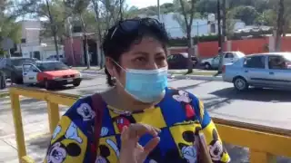 Apenas ayer a las 11 de la noche le avisaron a los maestros que tenían que acudir a los centros de vacunación