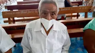 Pablo Dzib Bak a sus cien años de edad, es muy solicitado para los rezos del Hanal Pixán