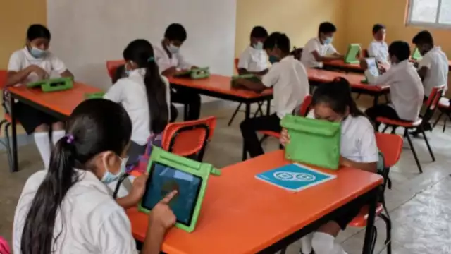 Las becas están dirigidas a estudiantes de educación primaria y secundaria inscritos en las escuelas públicas del estado de Yucatán. 