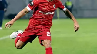 Cristian Benavente en acción con el Royal Antwerp de la Liga de Bélgica