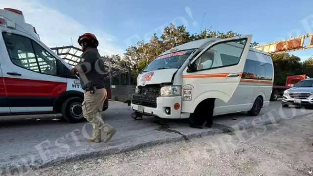 Paramédicos y elementos de Protección Civil le brindaron atención prehospitalaria antes de trasladarla a un hospital