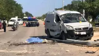 Hermanos sufren accidente en la carretera Tintal-Playa del Carmen; uno murió