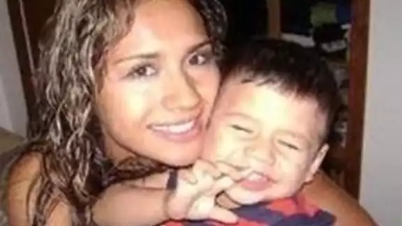 Recuerda el cumpleaños de su fallecido hijo Ethan Recuerda el cumpleaños de su fallecido hijo Ethan